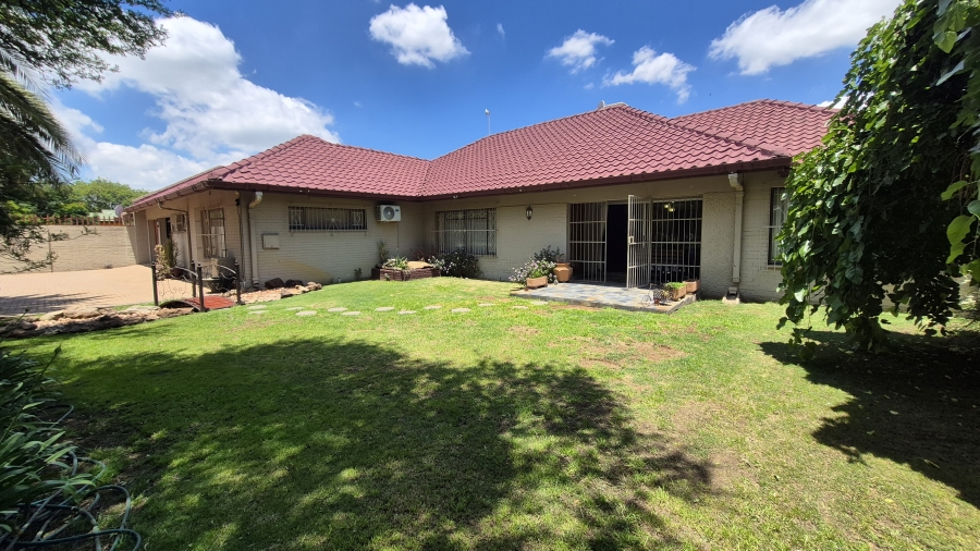 4 Bedroom Property for Sale in Jim Fouchepark Free State